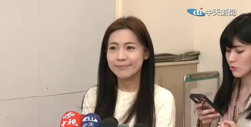 黃捷嗆核廢料放哪？徐巧芯酸爆：去問賴清德啊！