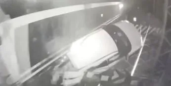 影/副站長駕車闖平交道遭火車撞　驚悚瞬間曝光