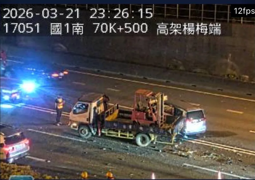 獨/國1嚴重6車追撞！3人送醫、「三次事故」驚悚瞬間直擊