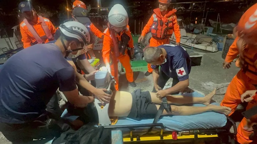 影/悲往奈何橋！高雄蚵仔寮漁港「男子落海搶救無效」