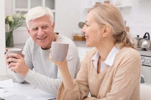 睡前小酌、點香氛蠟燭竟會壓低睪固酮？中年男女必看