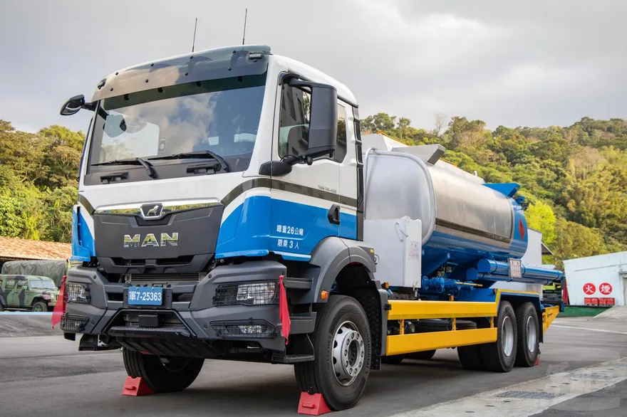 偽裝成中油車輛？　陸軍新式通用型油罐車首度曝光