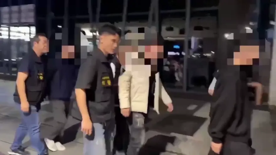 影/北市二殯旁葬儀社！竹聯幫和堂8煞狠砸　瞎扯行車糾紛