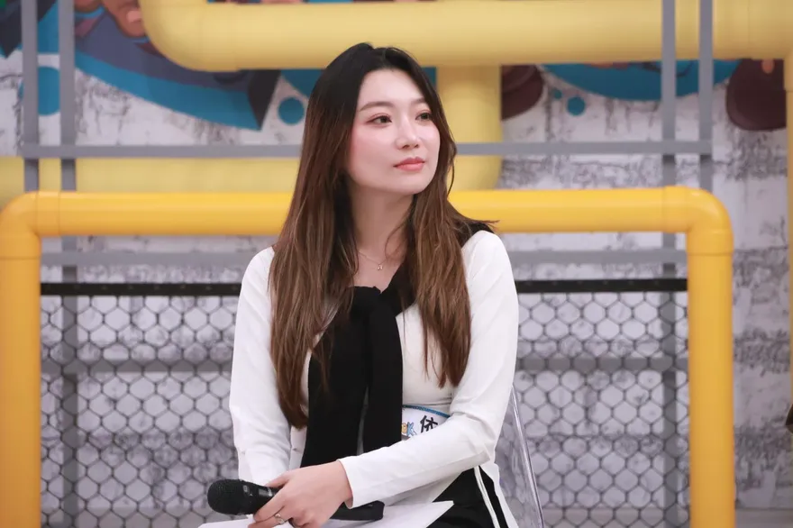 納豆喊要睡覺卻「偷溜和男星喝酒」！ 依依火大怒罵「毒瘤」