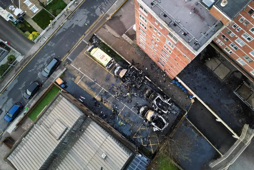 影/監視器全拍下！倫敦猶太救護車遭縱火爆炸　疑反猶仇恨犯罪