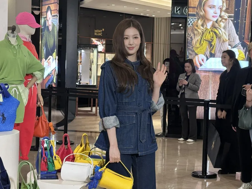 直擊/TWICE SANA絕美現身101！甜曝最愛台灣這一味　上千粉擠爆現場