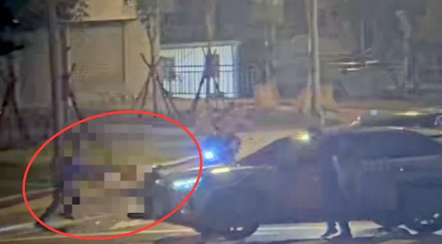 影/北投深夜驚傳行車糾紛　機車騎士停紅燈遭痛毆