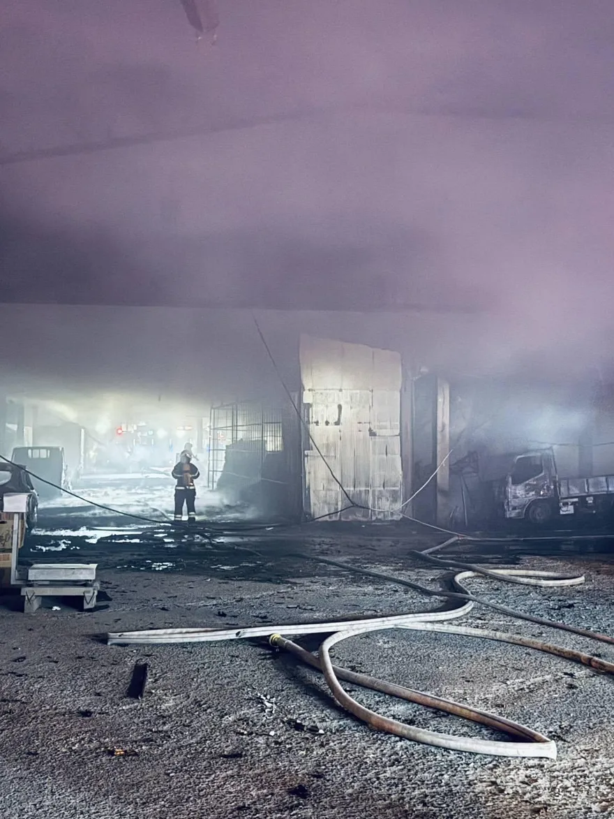 屏東果菜市場深夜惡火！　消防奮戰至清晨