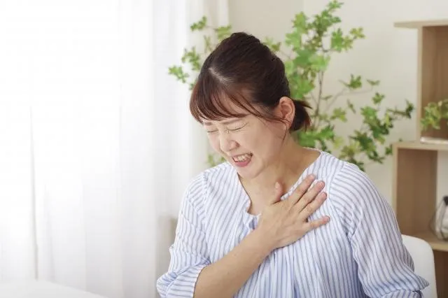 跌倒後胸痛呼吸刺痛！醫：恐是肋骨骨折…非單純挫傷