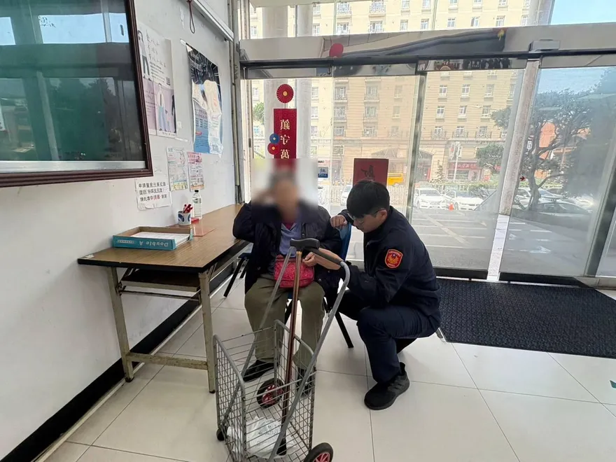 心碎了！獨子上周驟逝　桃園8旬失智婦思兒尋墓迷途