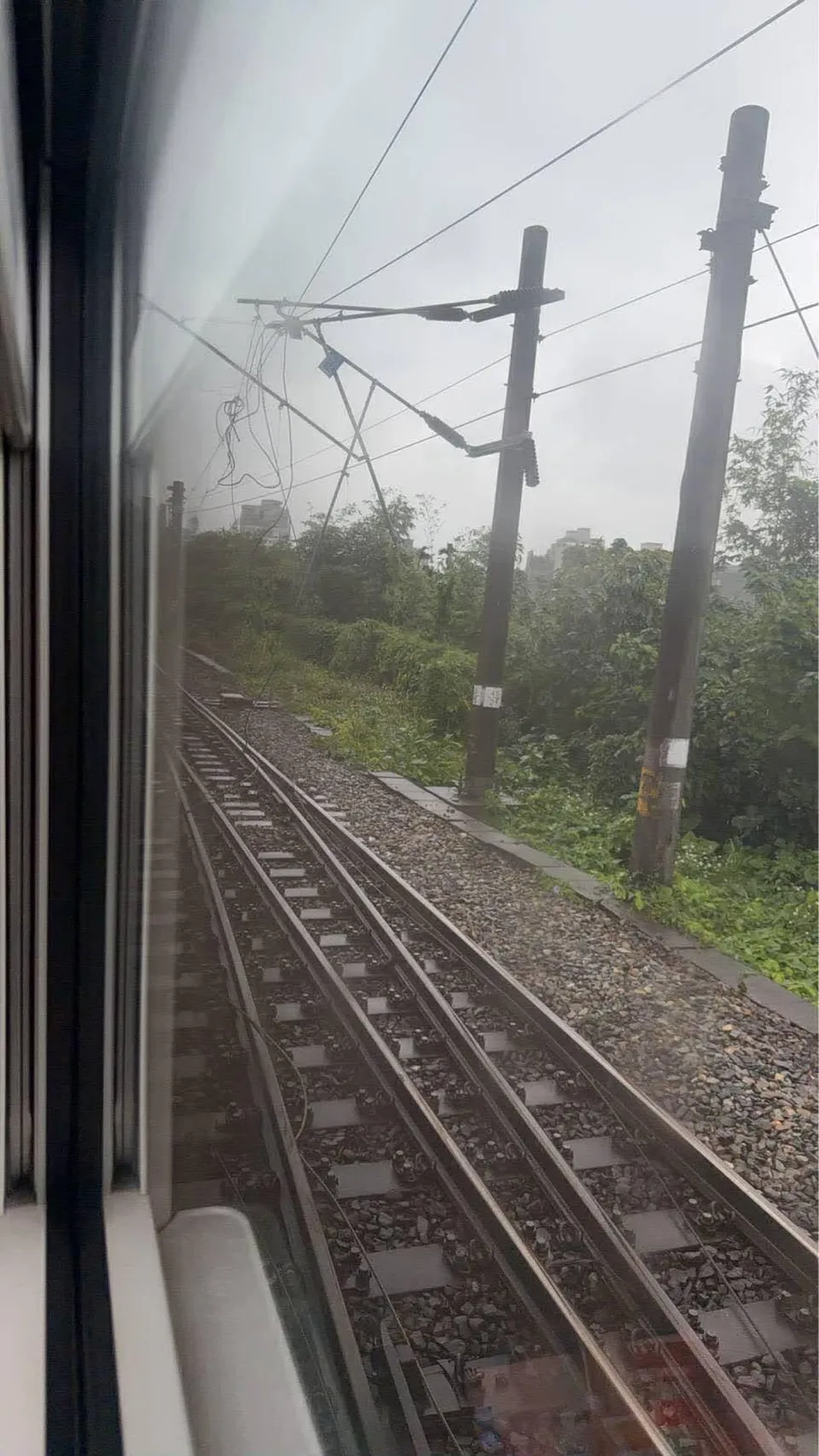 台鐵山佳站電車線故障　13:15分恢復單線雙向通車