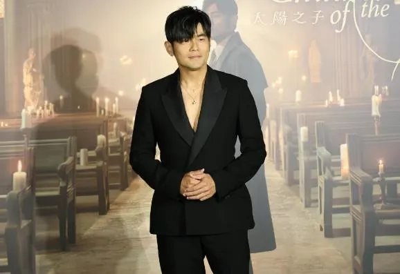 周杰倫新歌神呼應23年前〈晴天〉！鐵粉感動「青春回憶串起來」 李現準時上線追星