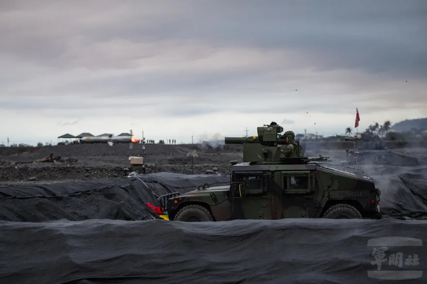太麻里「正義」操演　陸軍新型拖二B式飛彈震撼首射