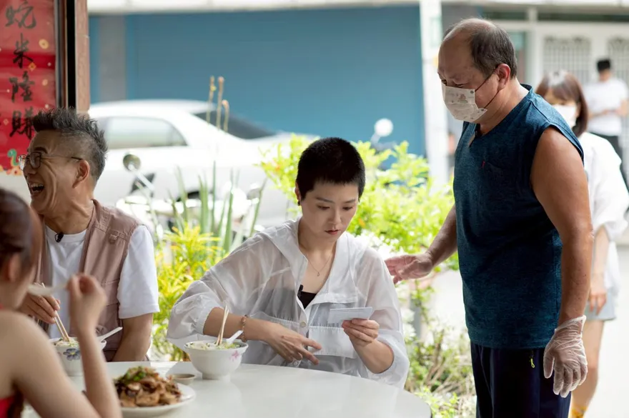 為病父理平頭！曹雅雯錄沈玉琳節目突淚崩　親揭感人內幕