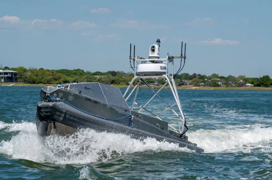 美軍首度證實！對伊朗戰爭部署「全球自主偵察艇」執行巡邏
