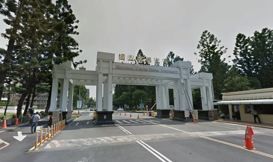 「太可怕！」大叔變裝JK格裙潛入中興女宿　保全攔截了