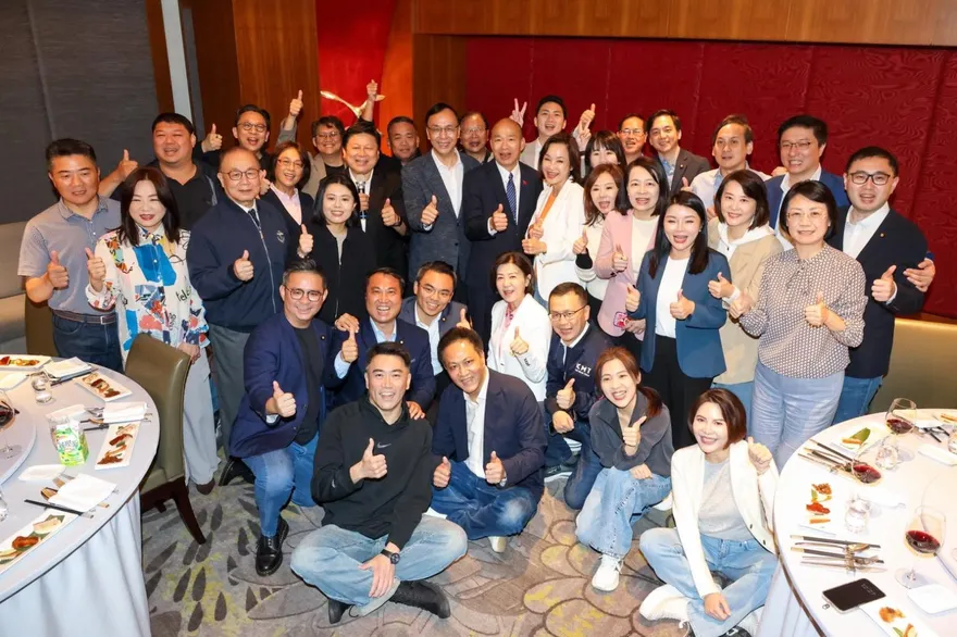 朱立倫黨團餐敘出席踴躍　韓國瑜驚喜現身要感謝前主席