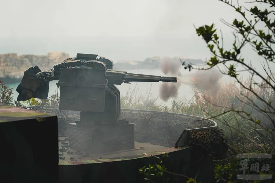 東引忠義操演登場　自製雙聯裝遙控機砲實彈射擊意外曝光