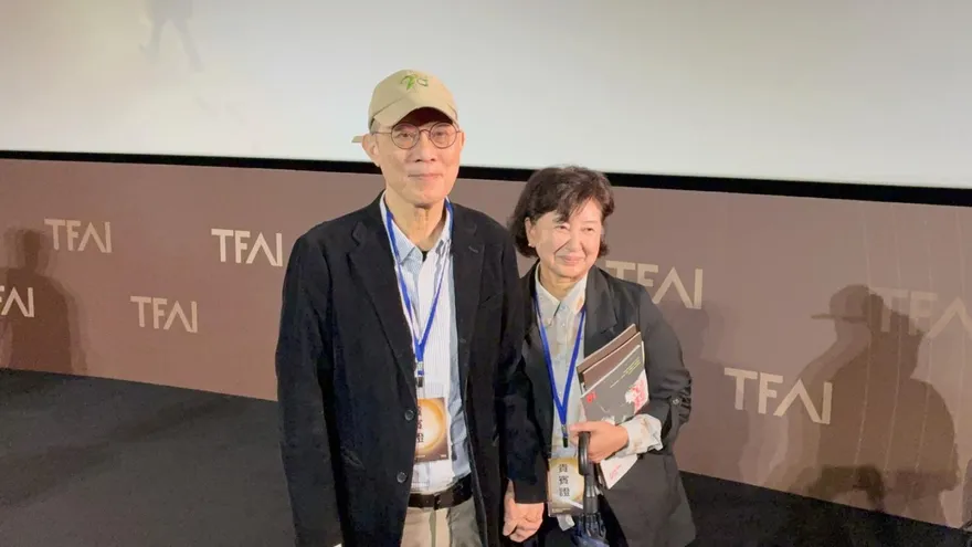 昔泡溫泉重摔險丟命！萬仁「裝鈦合金頭蓋骨」露面曝近況