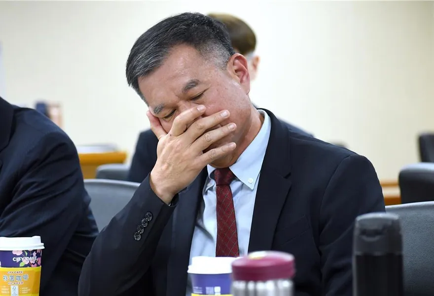 海馬士軍購卡關！中將黃文啓淚灑立院　網嘆敵人在本能寺