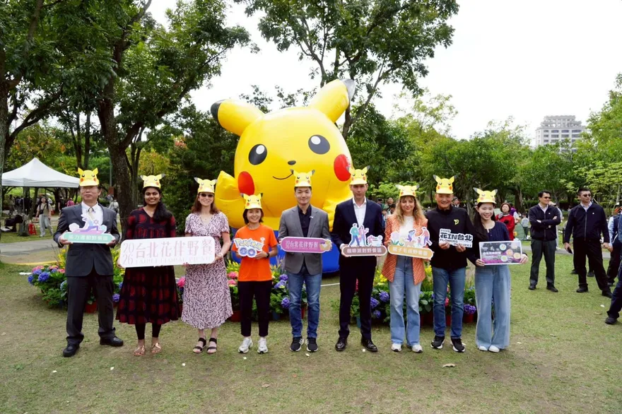 台北花伴野餐大安森林公園登場　6米皮卡丘現身陪抓寶