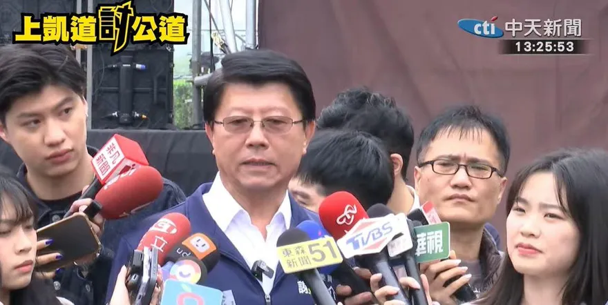 謝龍介赴凱道挺柯文哲！轟政治謀殺、喊話促成政黨輪替