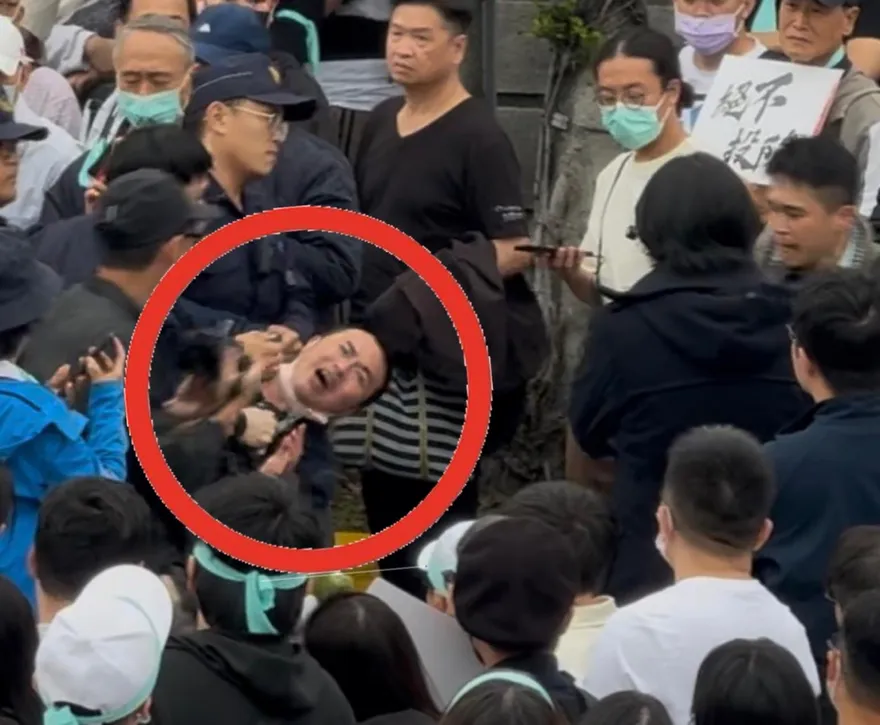 影/民眾黨凱道不只吃屎哥鬧場！製茶師網紅趁機作秀遭轟