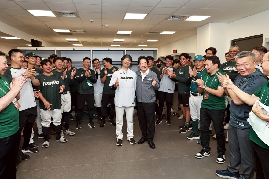 賴清德親赴亞太主球場！見證台鋼雄鷹2026開幕戰