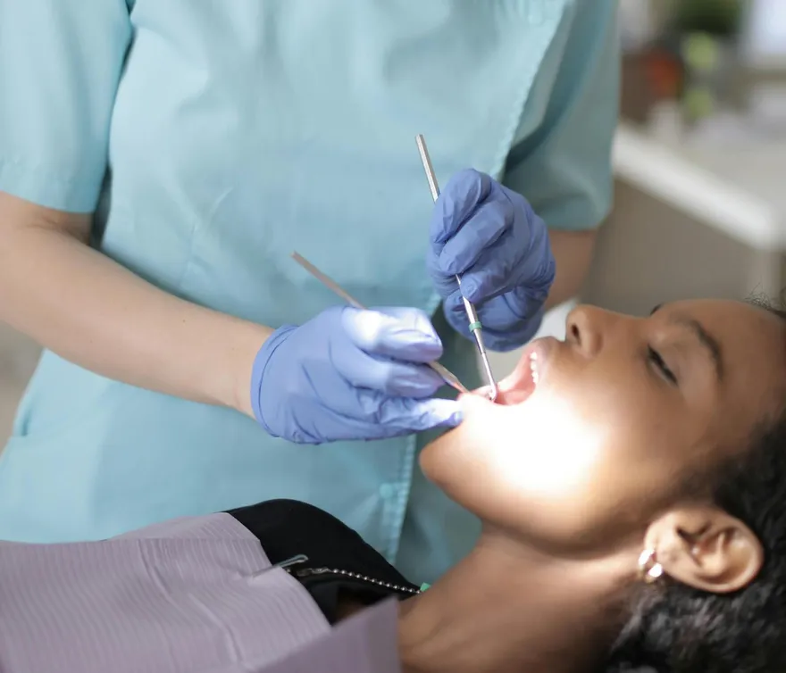 選妃？她應徵牙醫遭酸「皮膚黑」怒吐槽　網揭：門面問題