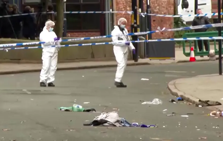 影/週末驚恐夜！英30多歲印度裔男子「駕車撞翻路人」7人送醫