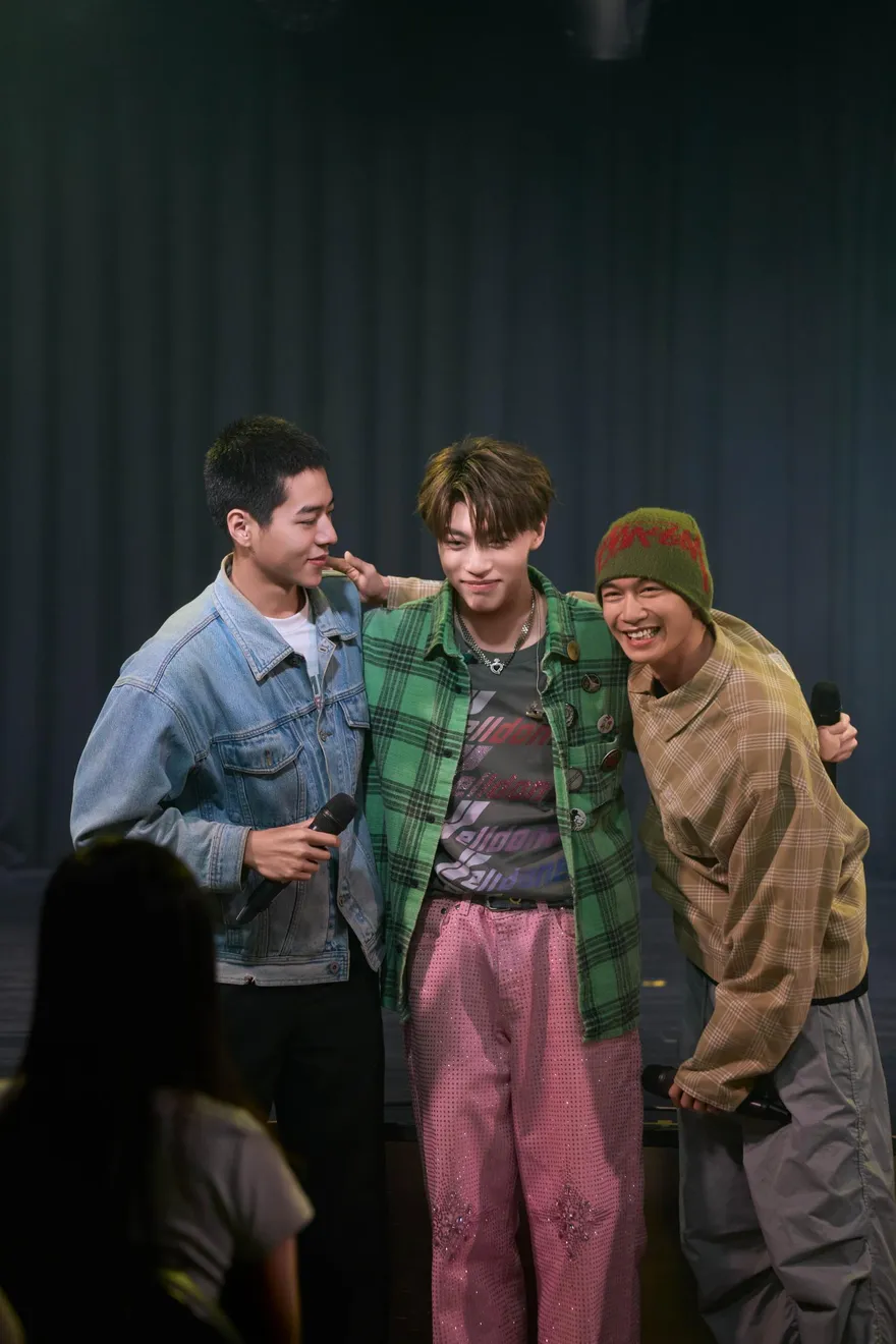 首辦個人見面會！Ozone黃文廷寵粉狂祭驚喜　見團員無預警現身嚇呆