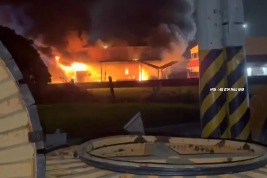 影/屏東加油站大火！火煙竄天　警消火速撲滅