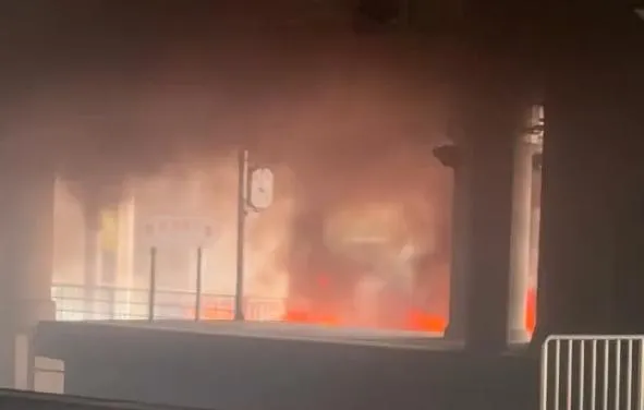 影/台鐵新烏日站旁「資源回收區陷火海」！雙向緊急搶通