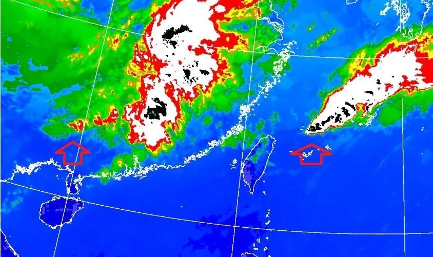 鋒面近防雷雨！鄭明典曬圖「煙囪雲」現蹤：對流雨明顯