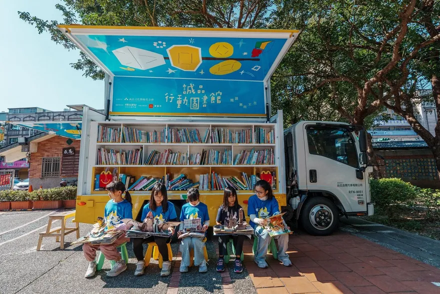 誠品全新「立體閱讀計畫」啟動！百本精美立體書、表演藝術到校