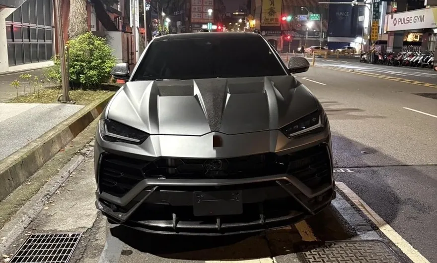 影/桃警攔千萬藍寶堅尼駕駛無照　車主「蹦闆」人在車上