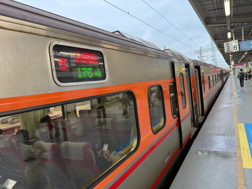 女童嚇壞！搭自強號「蝨子爬全身」　台鐵緊急道歉消毒