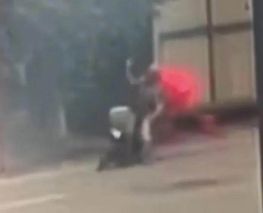 影/中壢外送員遭輾成三段慘死駭人新進展！詭異「舉右手」丟命