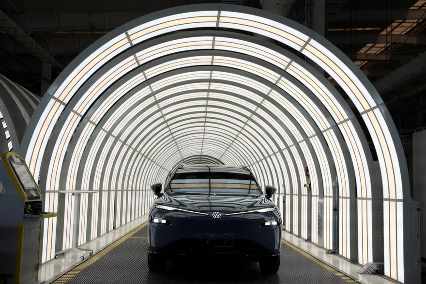 荷莫茲海峽被封也不怕？外媒曝光陸「底牌」：電動車普及、油源分散