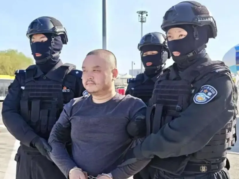 太子集團又一要角金邊落網！蒙頭押解回陸　電詐帝國崩潰瓦解