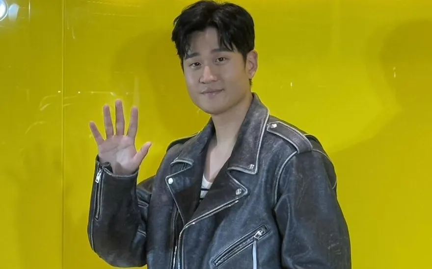 台灣閃兵燒不停！周興哲被問兵役尬笑　談單依純侵權風波：最近都在帶小孩