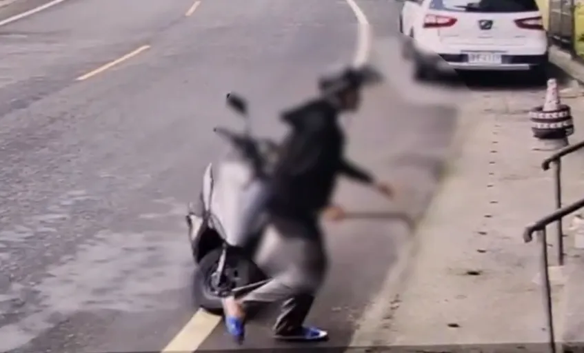 南投兄弟相殘雙亡！弟案發前2天持鐮刀　攻擊9旬婦畫面曝