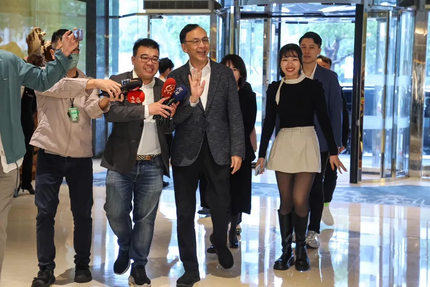 挺盧秀燕兆元預算？朱立倫表態：軍購應對民意負責