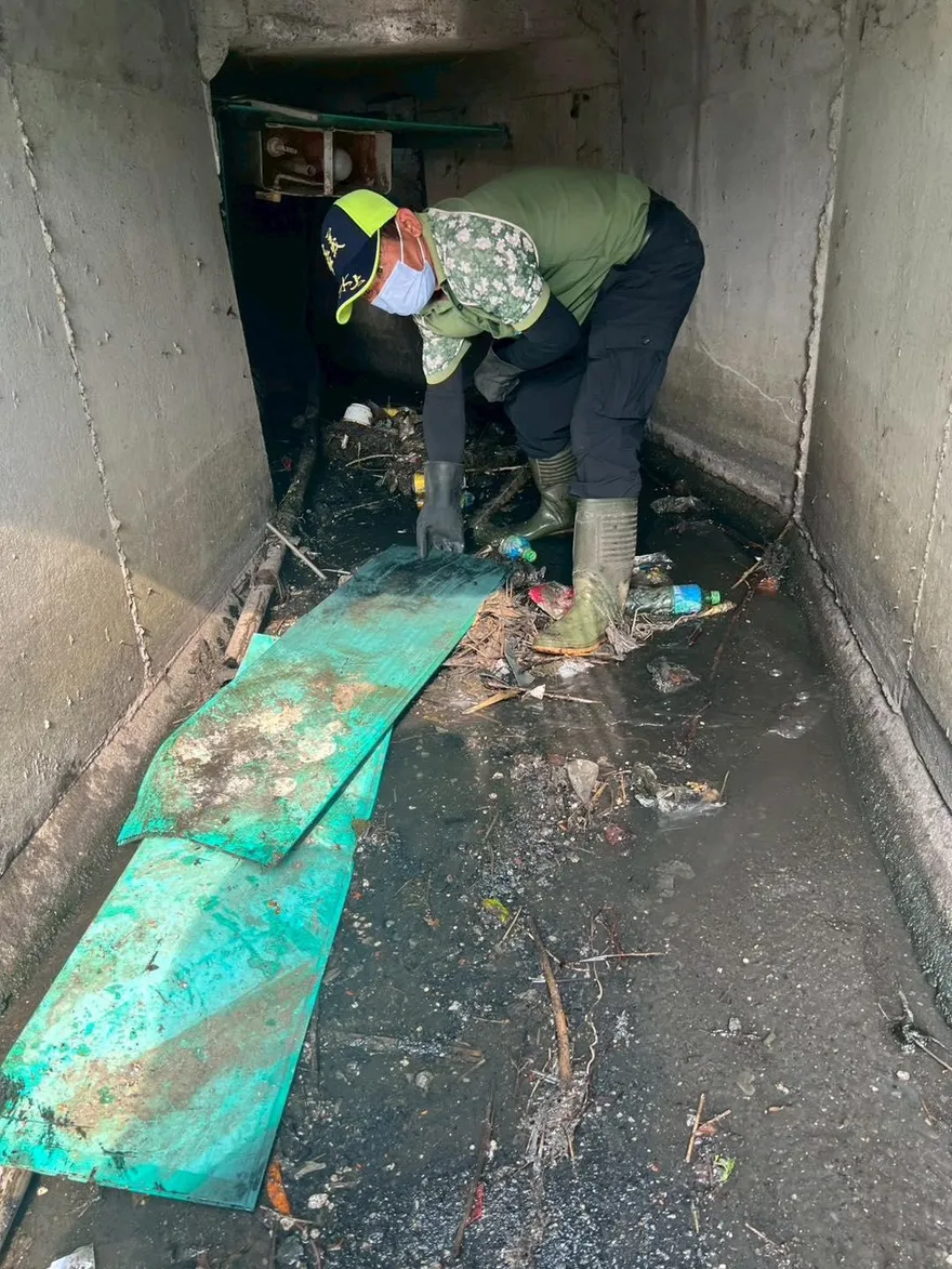 排水溝塞爆竟是整座廁所　嘉義水上鄉派高壓水槍差點沖爆
