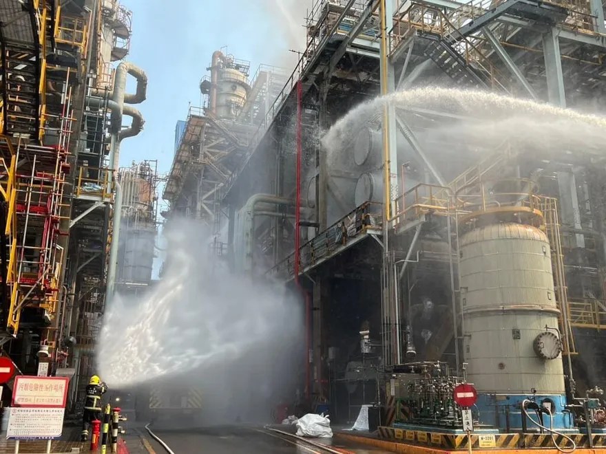 高雄大林煉油廠起火　中油致歉：民生用油供應無虞