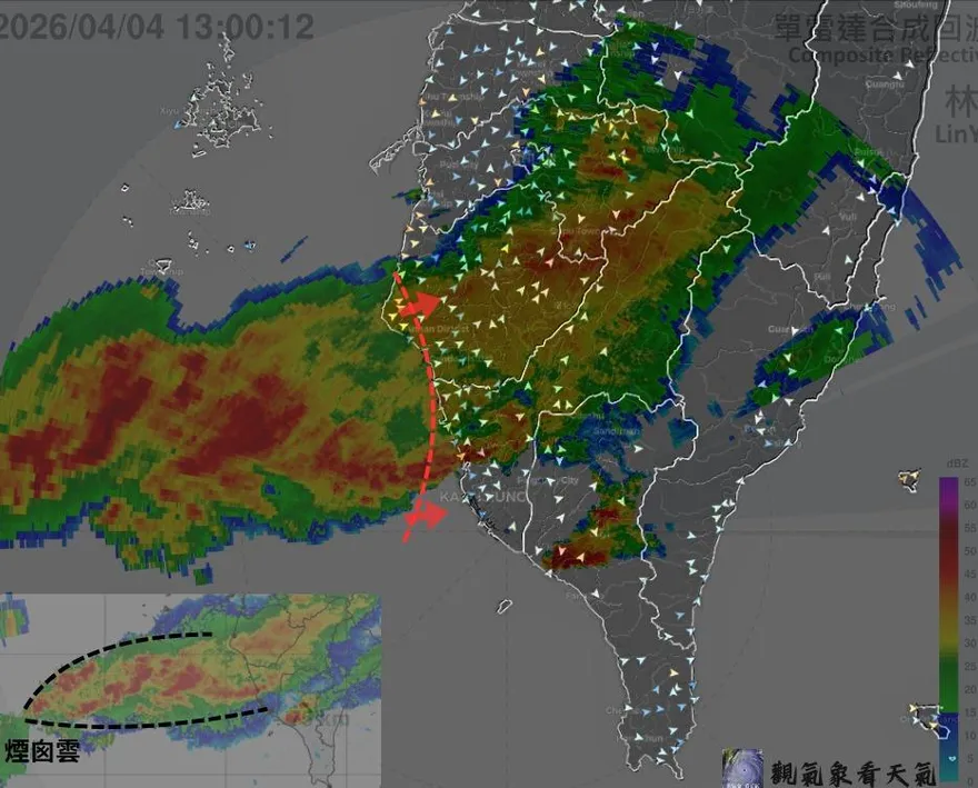 鋒面發威！煙囪雲殺到南部近海　南高屏全面拉警報