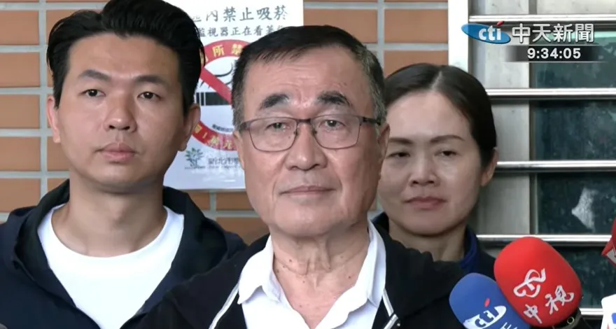 鄭運鵬再翻車！藍戰神挖出「紙糊鐵鎚」黑歷史　「CNN認證丟臉」影片曝