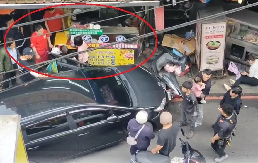 獨家/基隆嚴重車禍是毒駕！遭撞店家老闆女兒曝「爸爸幸運躲死劫」