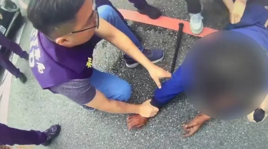 影/苗栗男掏菜刀暴走！街頭驚悚追逐嚇壞眾人　法官裁定羈押