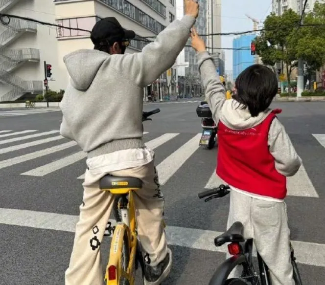 黃曉明po兒騎車照惹禍！「12歲以下」禁上路　急道歉滅火